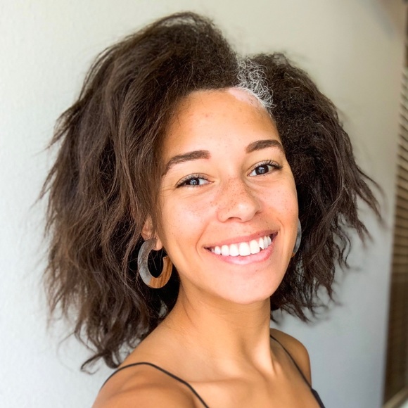 Meet your Posher, Nicole - Picture 5 of 5